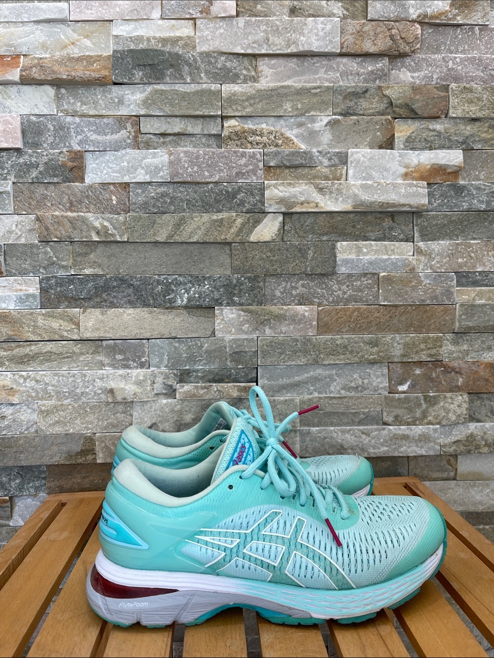 🇨🇦 ASICS Women's Gel-Kayano 25 Sneaker - Picture 2 of 9